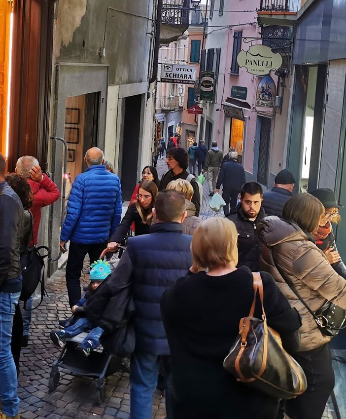 &quot;Sotto l'albero il cuore del Monferrato&quot; per sostenere il piccolo commercio nel nord astigiano