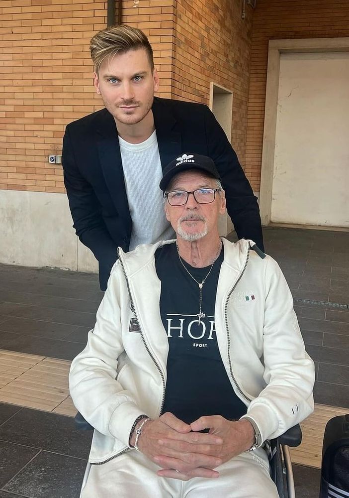 Stefano e Andrea Tacconi all'uscita dall'ospedale di San Giovanni Rotondo (Fonte: IG Andrea Tacconi)