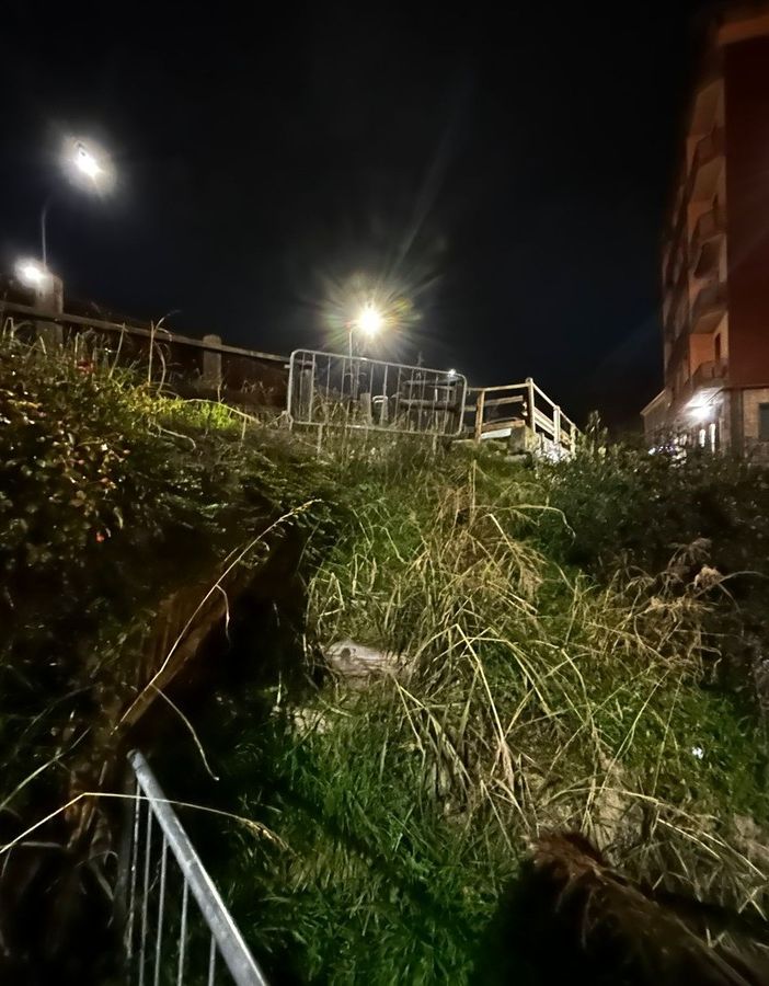 Parcheggio Babilano e scalinata di accesso da corso Savona in totale abbandono