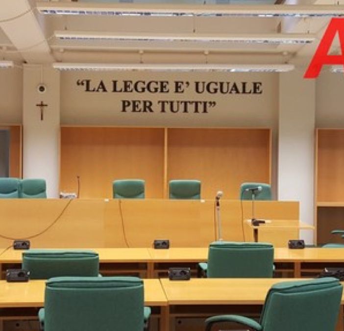 Sentenza letta prima di sentire la difesa: condannato a 7 anni padre accusato di violenza sessuale sulla figlia minore