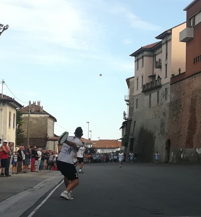Un momento di una partita di tamburello