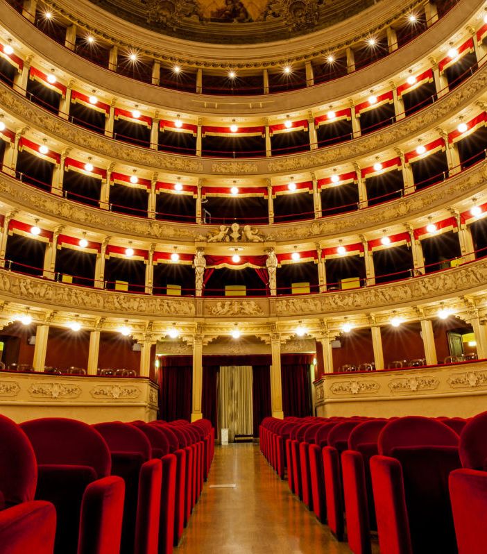 La sala del Teatro Alfieri, uno dei simboli culturali cittadini