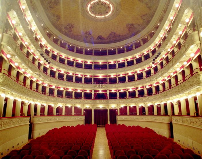 Domenica 17 ottobre alle 17 nel foyer del Teatro Alfieri si inaugura la mostra “Divise e manifesti della Grande Guerra”