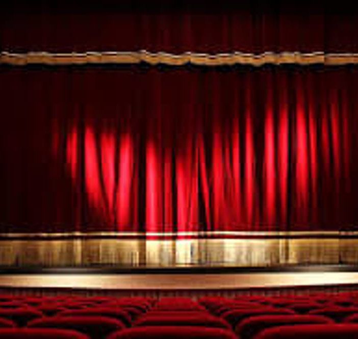Teatro con sipario chiuso