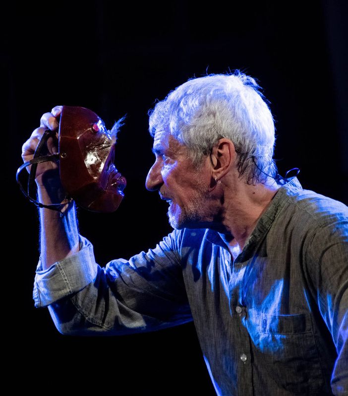 Al Teatro Balbo di Canelli Titino Carrara va in scena con &quot;La Buca del Diavolo&quot;