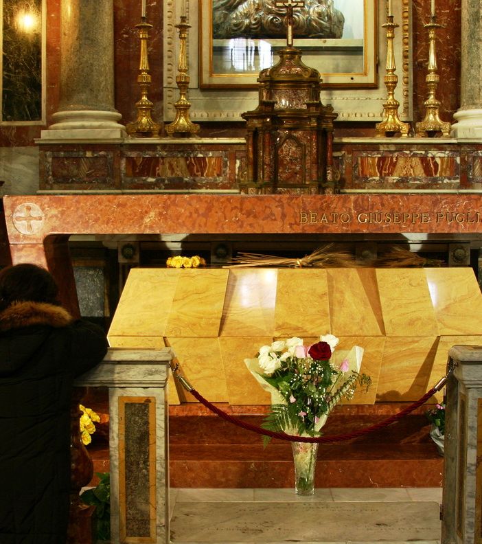 La tomba di don Pino Puglisi, nella cattedrale di Palermo (foto tratta da Wikipedia)