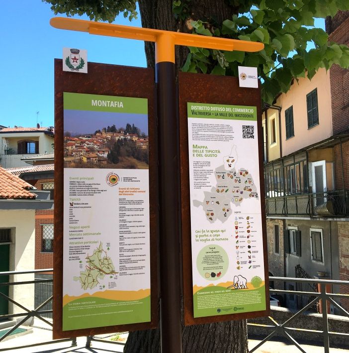 Uno dei totem installati nei 14 Comuni che compongono il Distretto del Mastodonte