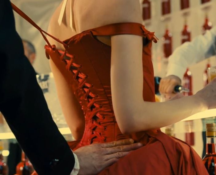 Un frame dello spot Campari Red Passion