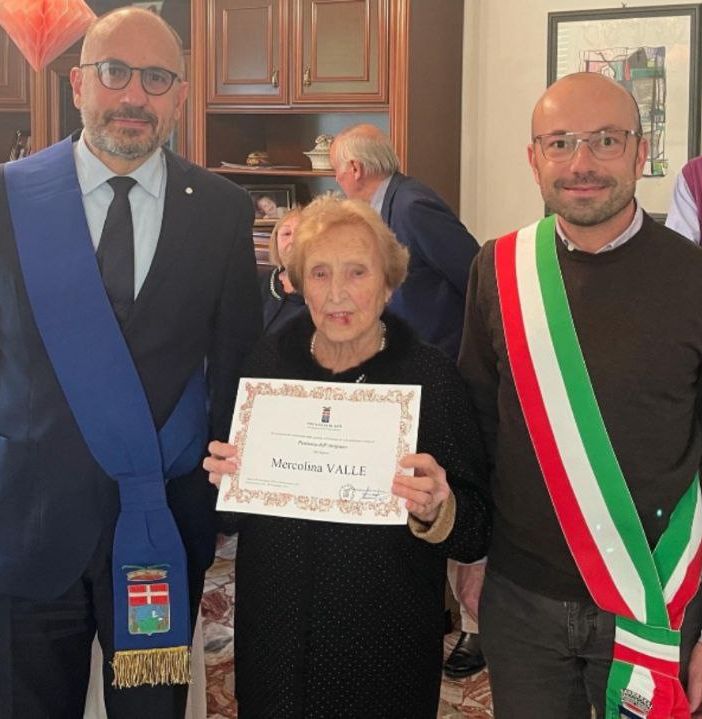 La signora Valle, neo centenaria, con il presidente Rasero e il sindaco di Portacomaro Alessandro Balliano