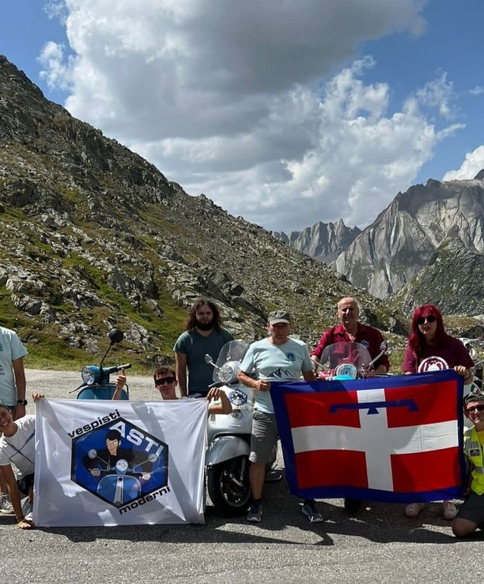 Rinfrescante escursione per alcuni soci del Vespa Club Vespisti Moderni Asti