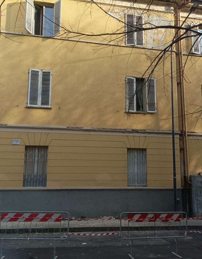 Caduta calcinacci in via Dogliotti: la minoranza interroga l'Amministrazione sulla situazione case popolari