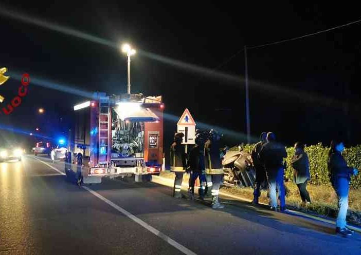 Auto esce di strada al Palucco, nessun ferito grave