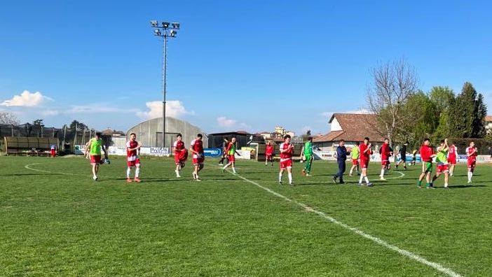 Moncalvo calcio pari in rimonta contro la Viguzzolese. Un punto separa i biancorossi dalla vetta