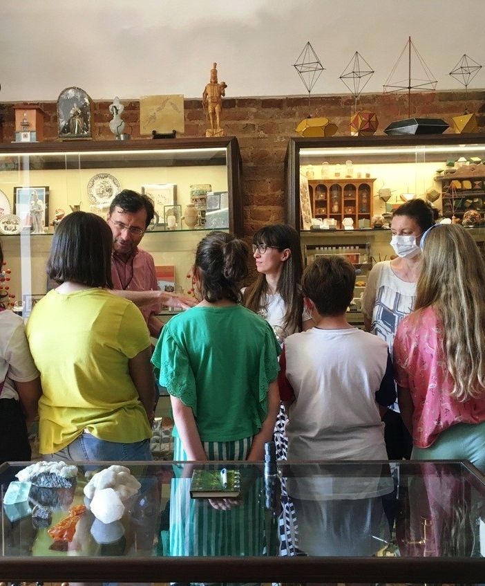 Inedita lezione per i bambini della Buonarroti: i minerali si studiano al Magmax