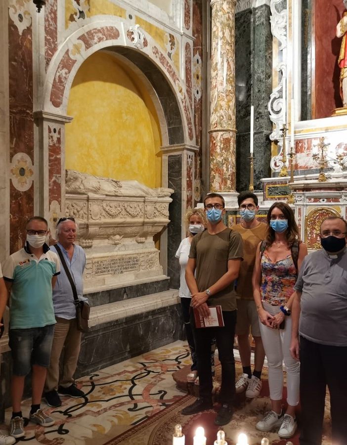 La delegazione in visita alla tomba di Adelasia