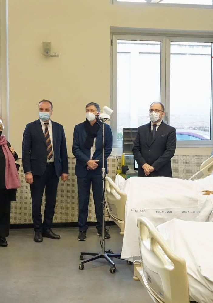 Nella foto, da sinstra: l'assessore regionale Marco Gabusi, il presidente della Provincia Paolo Lanfranco, la Protorettrice Giulia Anastasia Carluccio, il rettore Geuna, il presidente Sacco e il sindaco Rasero