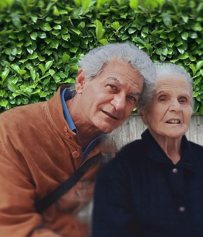 Il consigliere Walter Rizzo ritratto con la madre (foto dal suo profilo Facebook)
