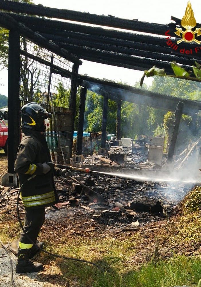 Cocconato: incendio in un ricovero attrezzi. Intervenuti i Vigili del Fuoco