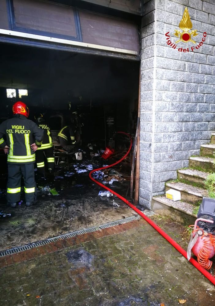 Castello di Annone, intervento dei vigili del fuoco per l’incendio di un garage