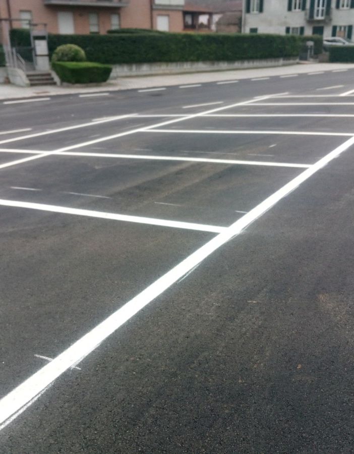 A Motta completati i lavori di asfaltatura della piazza della Stazione. Creati altri 12 parcheggi auto