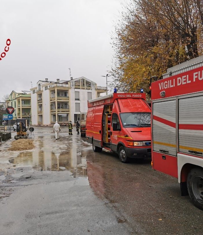Nizza Monferrato, intervento dei vigili del fuoco per una fuga di gas in un condominio di piazza Garibaldi