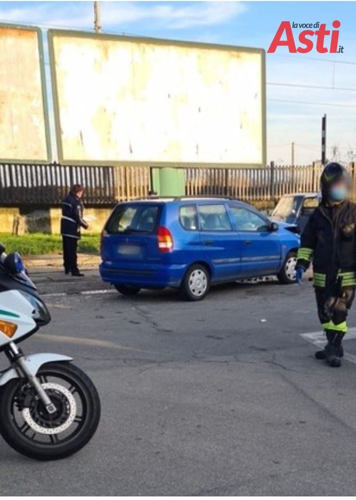 Grave incidente stradale all'incrocio tra via Cecchin e via Torchio: deceduta una delle persone coinvolte