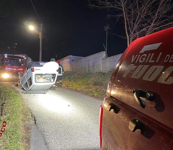Incidente auto ribaltata a Mombercelli in via Costarossa