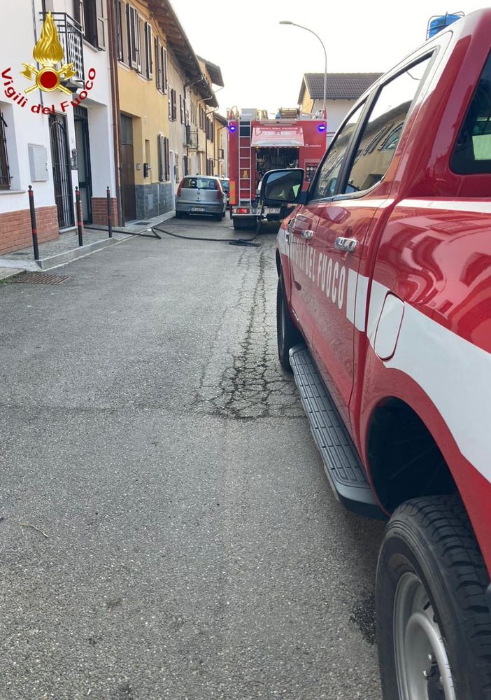 Villanova: a fuoco deposito attrezzi di un'abitazione. Intervengono i vigili del fuoco