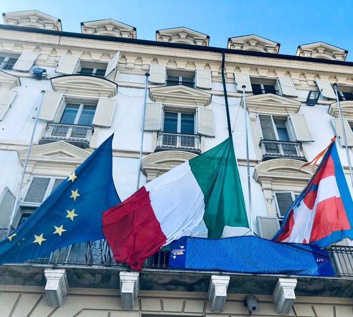 Sul palazzo della Regione i nomi delle vittime delle mafie e bandiere a mezz'asta per la Giornata nazionale