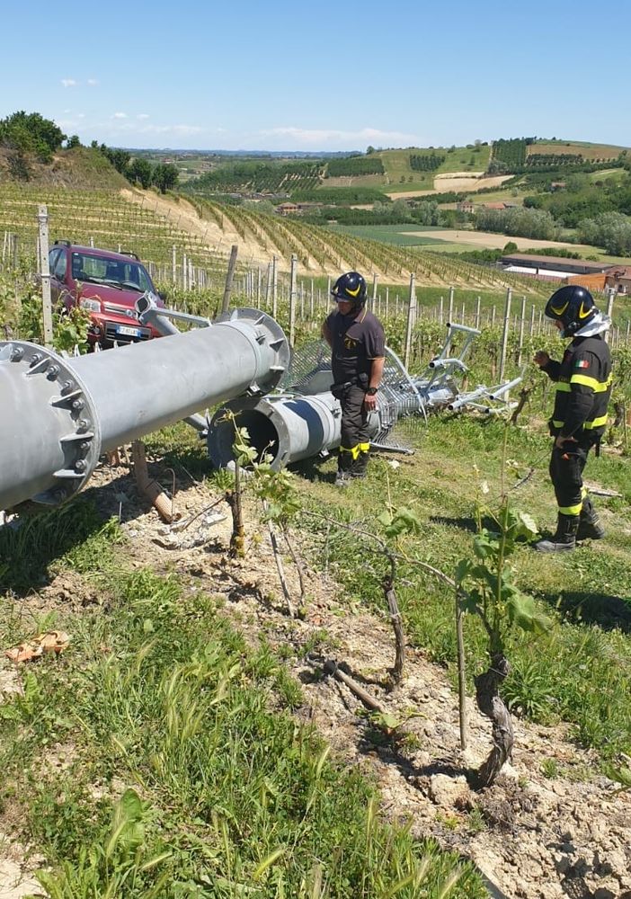 Vigili del fuoco di spalle