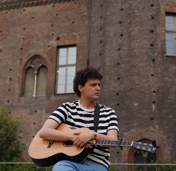 Fuori il nuovo videoclip di &quot;Stupida complicità&quot;, dell'astigiano Strauss (VIDEO)