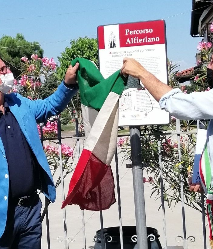 Il Rotary di Asti oggi ha consegnato al Comune di Ferrere la targa in ricordo del &quot;fido servitore&quot; di Alfieri