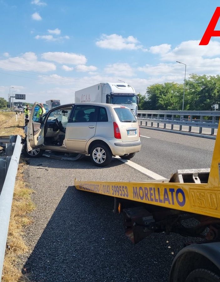 Incidente sul tratto astigiano dell’A21, lievemente ferita un’anziana