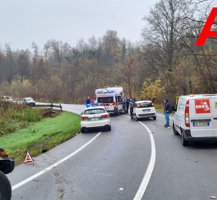 Strada chiusa per incidente stradale in frazione Revignano