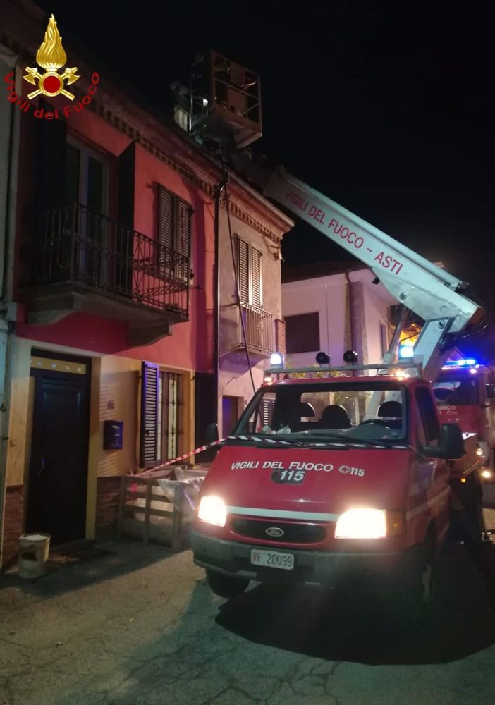 Principio di incendio tetto in un'abitazione di Cinaglio
