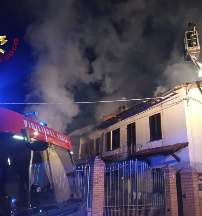 Grave incendio a Cortazzone. Casa in fiamme, non ci sarebbero feriti