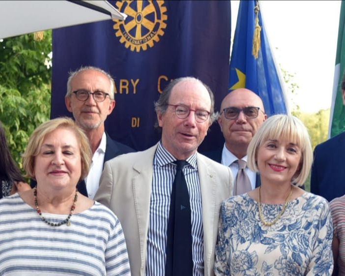 Luigi Florio con il Consiglio 2022-2023 del Rotary Club Asti