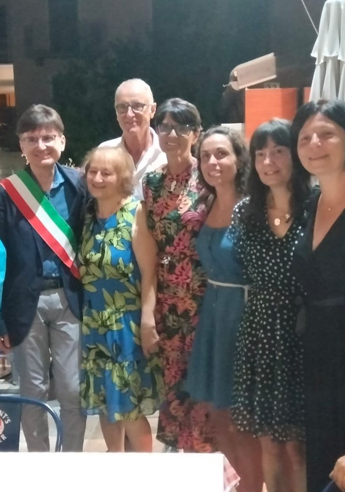 Due immagini (la seconda a fine articolo) relative la festa di pensionamento di Lucrezia Turso, ‘storica’ cuoca della scuola dell’infanzia “Pittaluga" di Villanova d'Asti Due immagini (la seconda a fine articolo) relative la festa di pensionamento di Lucrezia Turso, ‘storica’ cuoca della scuola dell’infanzia “Pittaluga" di Villanova d'Asti