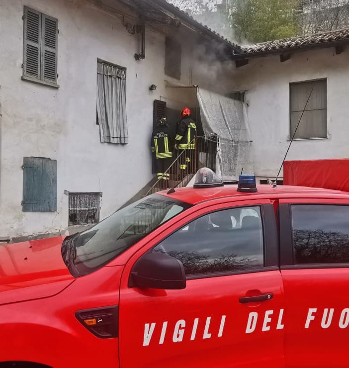 Revignano: incendio all'interno di una casa. Due stanze completamente avvolte dalle fiamme