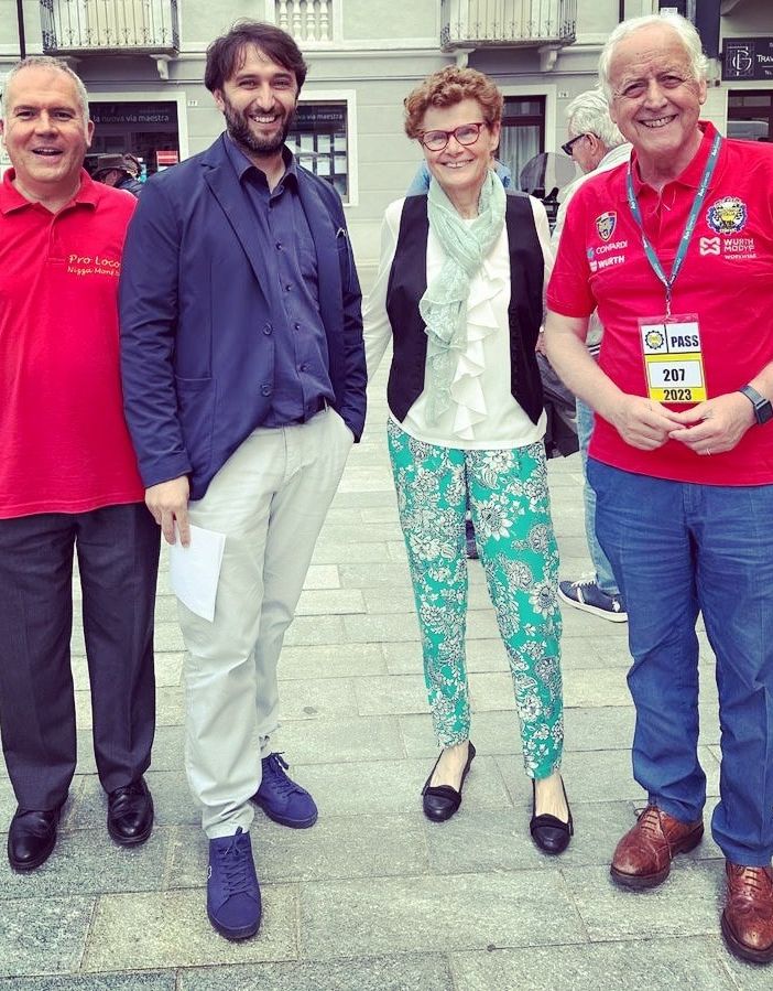 Il consigliere delegato alla Promozione del Territorio Maurizio Martino, il sindaco Simone Nosenzo e l'Assessore alla Cultura Ausilia Quaglia con Giampiero Sacchi