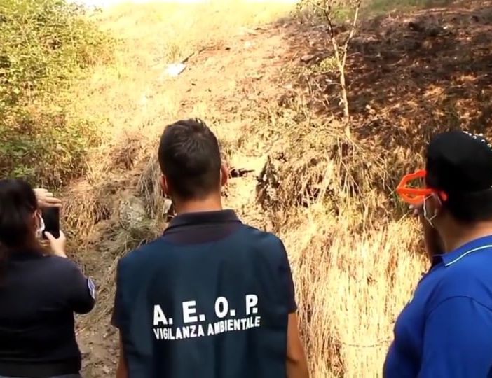 Eternit sepolto in corso Alba? Dopo l'intervento dell'Aeop, informato anche l'ufficio Ambiente del Comune [FOTO E VIDEO]
