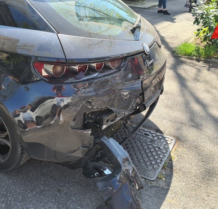 Rallentamenti in via Petrarca ad Asti per incidente auto