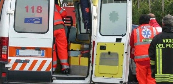 Asti, incidente in corso Venezia: tre le vetture coinvolte, sul posto ambulanze e Vigili del Fuoco