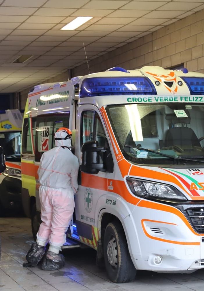 Trasferiti al Massaia 25 pazienti Covid da ospedali torinesi ormai al collasso