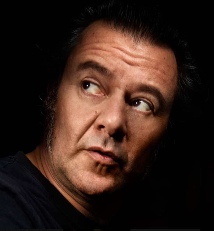 Andrea Giraudo, il cantante piemontese che spopola con il suo &quot;Stare bene&quot; torna nei teatri