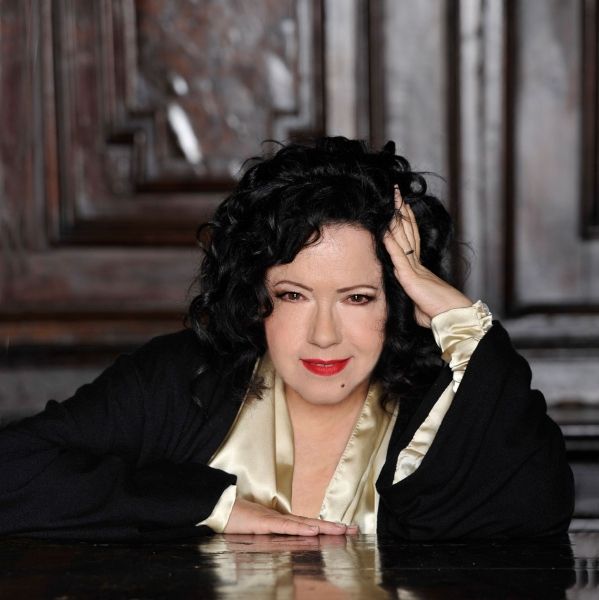 La magia della voce di Antonella Ruggiero, questa sera al Teatro Alfieri di Asti