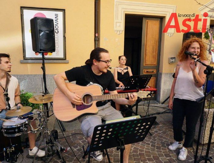 Continuano gli 'Aperitivi in musica' all'Informagiovani di Asti, tre giornate di incontro dedicate ai giovani dai 15 ai 35 anni