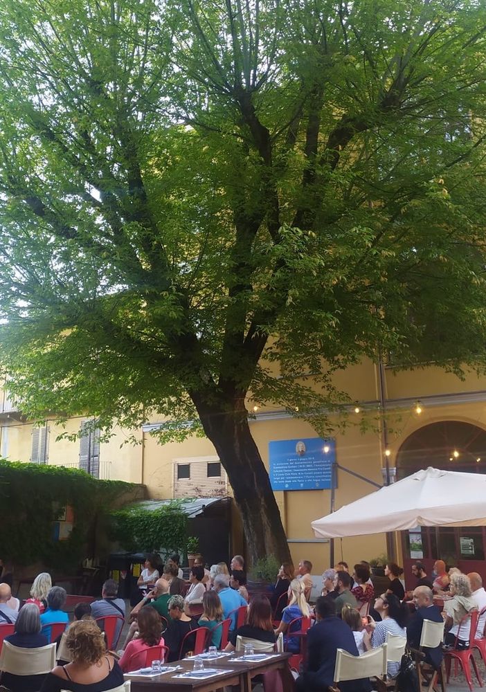 Una favola per adulti alla Biblioteca Monticone di Canelli per gli Aperitivi letterari