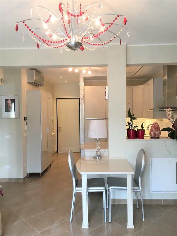 Cerchi casa in Liguria? Privato vende splendido trilocale in provincia di Savona a due passi dal mare