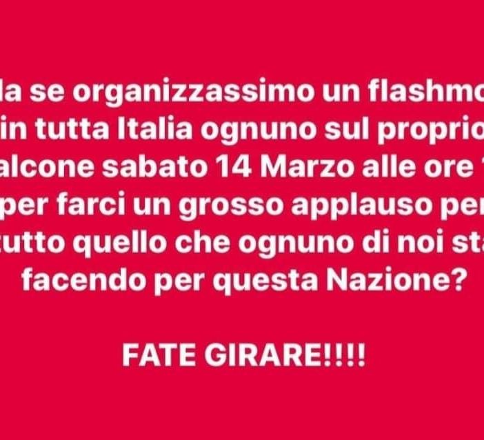 Musica dalla finestra e applausi dai balconi. L'Italia si unisce nei flash mob
